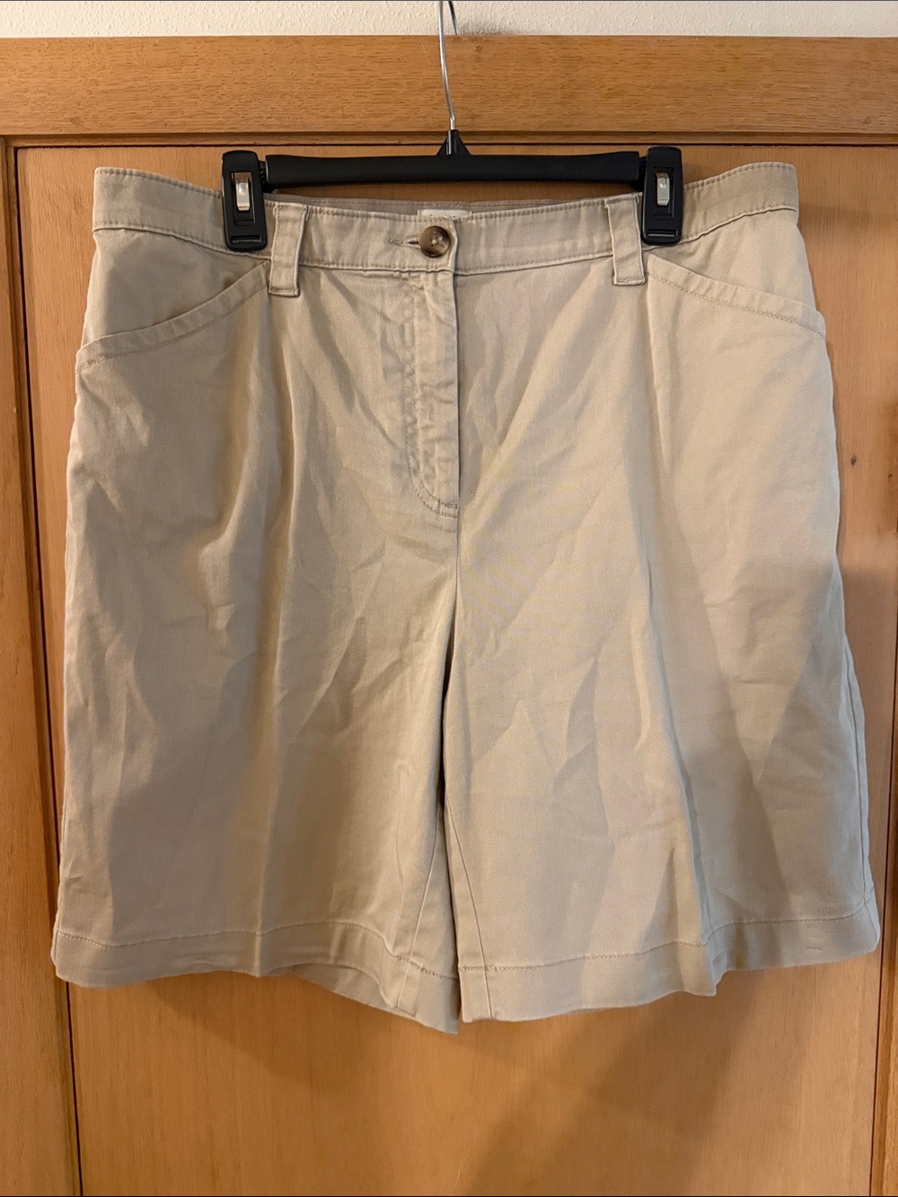 LL Bean Women’s Classic Fit Chino Twill Khaki Stretch Shorts Size 16